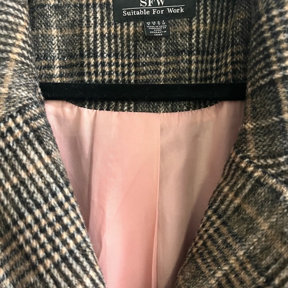 SFW Oversized Woman’s Wool Coat - Picture 3 of 6